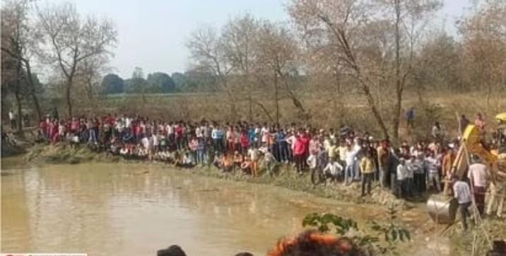तालाब में गिरी श्रद्धालुओं से भरी ट्रैक्टर ट्रॉली, सात बच्चे समेत 15 की मौत