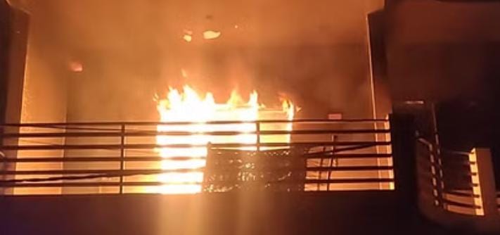गाजियाबाद में बिजली के शॉर्ट सर्किट से लगी आग पांच लोग जिंदा जले