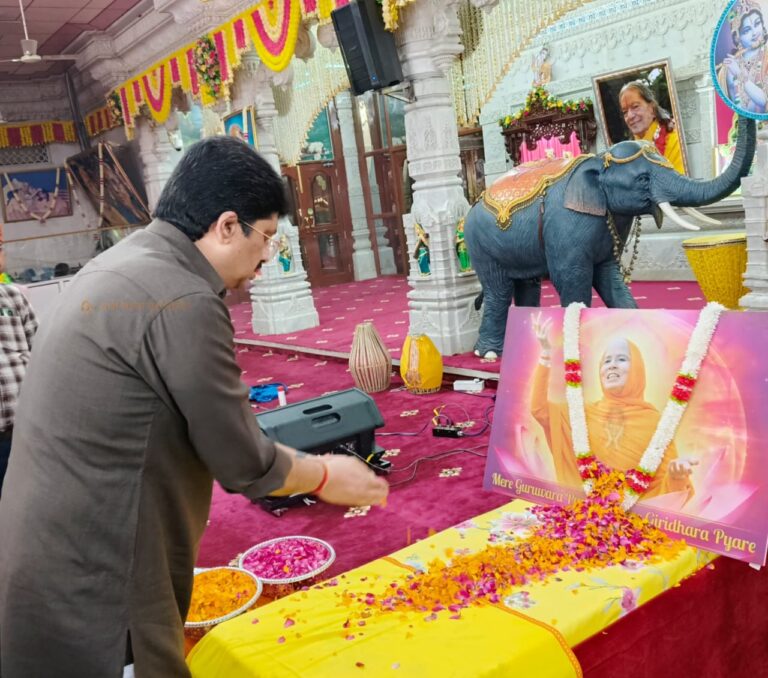 सड़क हादसे में जगतगुरु स्वर्गीय कृपालु महाराज की बड़ी पुत्री डॉक्टर विशाखा का निधन