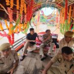 बढ़े जलस्तर को देखते हुए जिलाधिकारी ने रामघाट का किया निरीक्षण